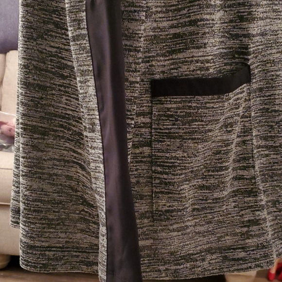 NWOT Patchwork Sleeve Athletic Cardigan EUC - Picture 4 of 6